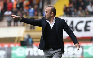 ERZURUMSPOR MEHMET ÖZDİLEK İLE YOLLARINI AYIRDI