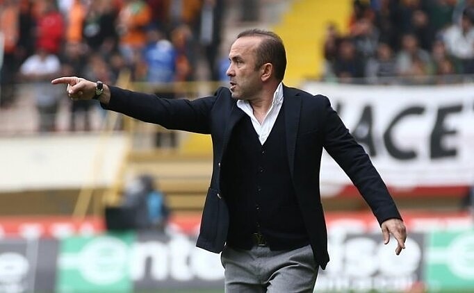 ERZURUMSPOR MEHMET ÖZDİLEK İLE YOLLARINI AYIRDI