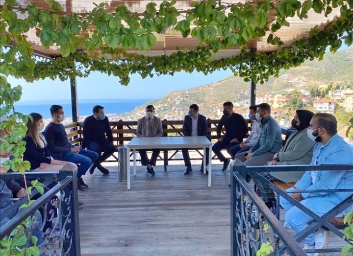 AK GENÇLİKTEN HUZUR EVİ SAKİNLERİNE İKRAM