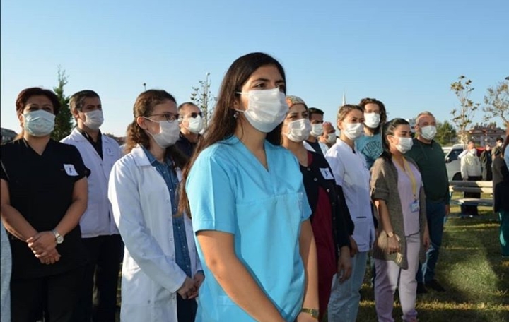 SAĞLIKÇILAR, ATANIN MANEVİ HUZURUNDA