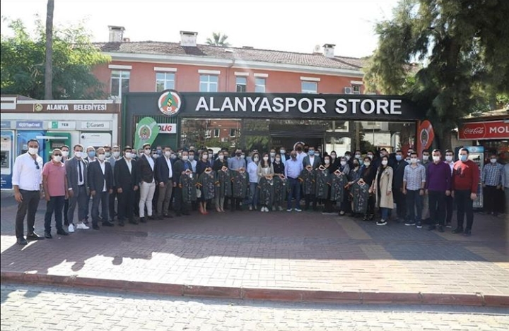 AK PARTİ’DEN KAMUFLAJ FORMA KAMPANYASINA DESTEK