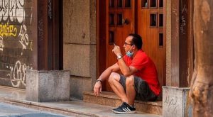 SOKAKLAR DA SİGARA İÇMEK YASAKLANDI