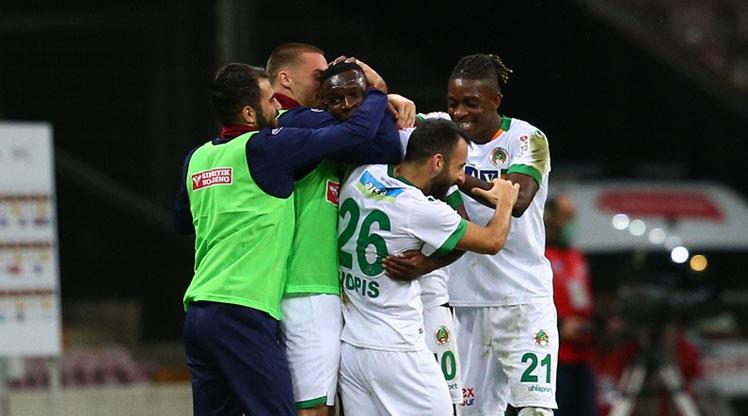 ALANYASPOR ZİRVEDEN KOPMAK İSTEMİYOR