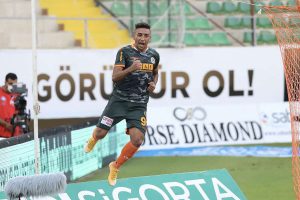 ALANYASPOR’LU DAVİDSON PERFORMANSIYLA BEĞENİ TOPLUYOR