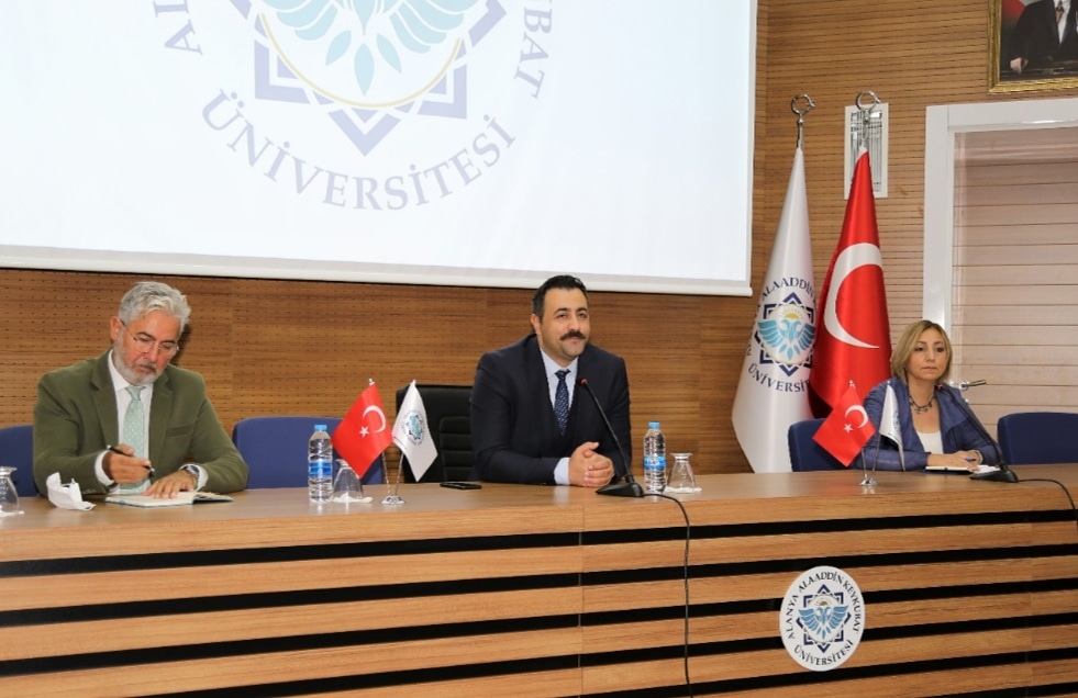 REKTÖR KALAN: “AKADEMİK ÇALIŞMALARIN SAYISINI ARTIRMALIYIZ”