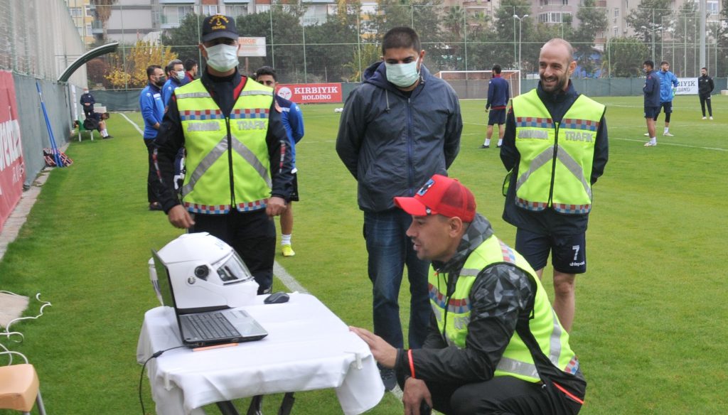 ALANYASPOR, ÖĞRENCİLERE TRAFİK KURALLARININ ÖNEMİNİ ANLATTI