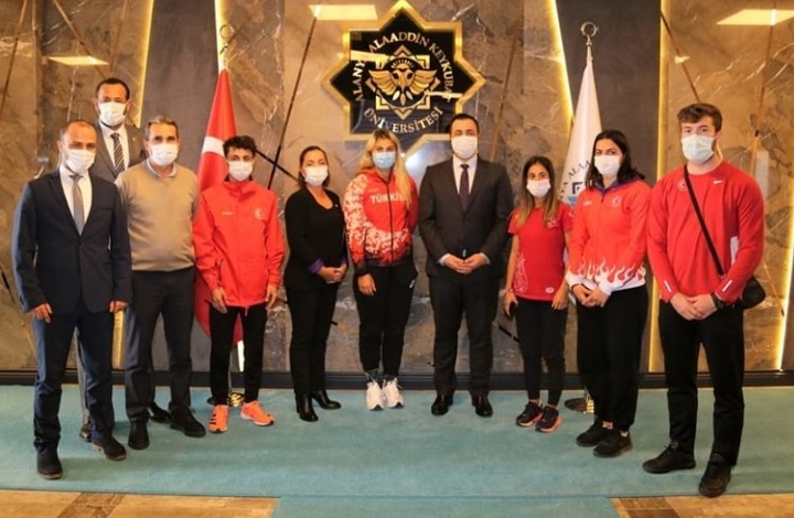 MİLLİ SPORCULARDAN REKTÖR KALAN’A ZİYARET