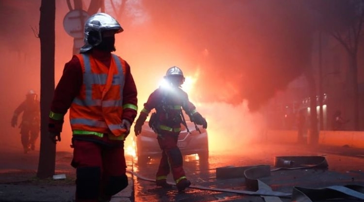 ENDİŞELİYİZ FRANSA YANIYOR