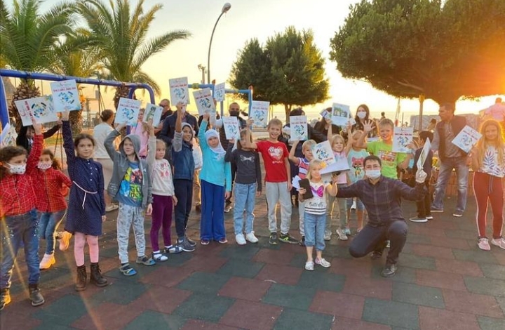 AK GENÇLİK MİNİKLERİ GÜLDÜRDÜ