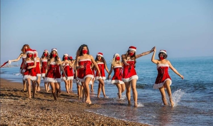 MASKELİ NOEL ANNELERİ ANTALYA’DA