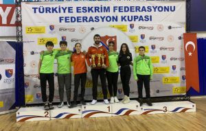 ALANYASPOR’LU ESKRİMCİLER ANKARA’DAN 3 KUPAYLA DÖNDÜ