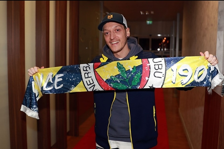 FENERBAHÇE MESUT ÖZİL’İ RESMEN AÇIKLADI