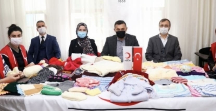 BAŞKAN YÜCEL KIZILAY GÖNÜLLÜLERİ İLE EL ELE