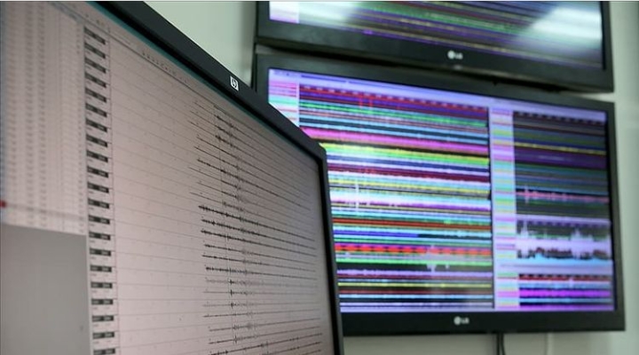 İZMİR’DE DEPREMİN ARDI ARKASI KESİLMİYOR