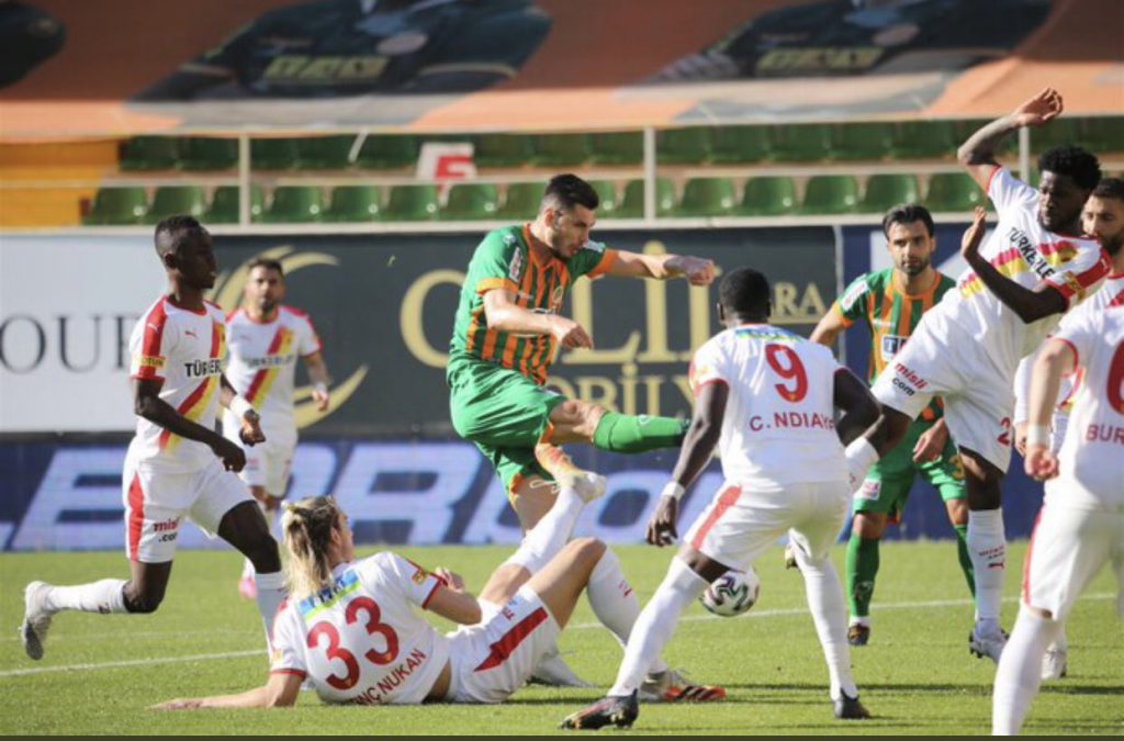 TZAVELLAS’DAN ALANYASPOR’A 1 PUAN