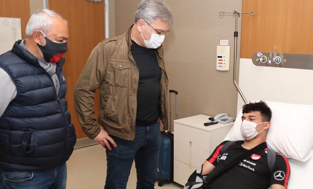 GÖKDENİZ BAYRAKDAR OPERASYON GEÇİRDİ