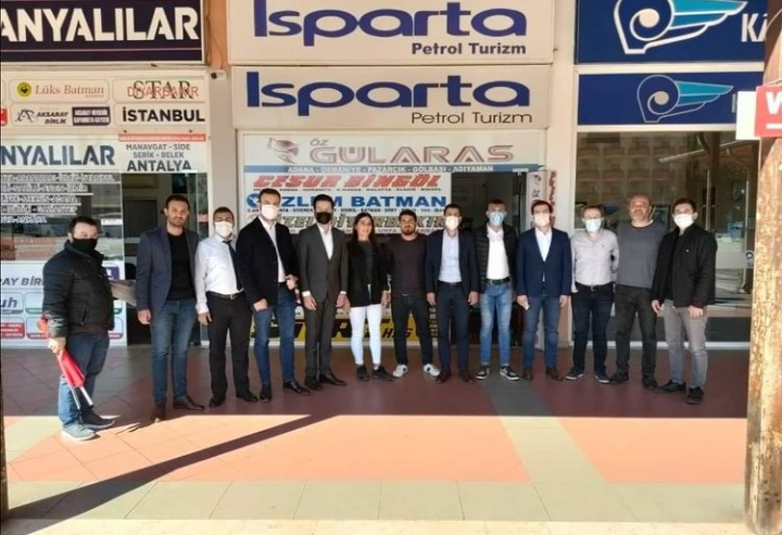 CHP’Lİ GENÇLİK ESNAFI YALNIZ BIRAKMIYOR