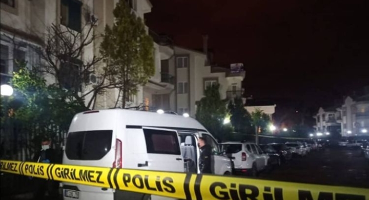 ANTALYA’DA CİNNET GEÇİREN GENÇ AİLESİNİ KATLETTİ