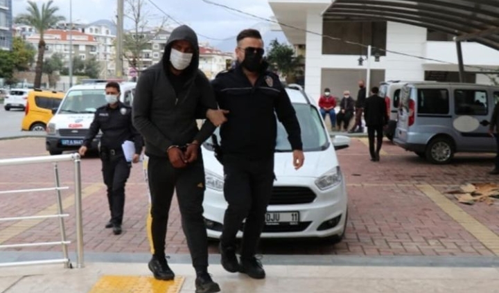 AZILI HIRSIZ BU SEFER KAÇAMADI