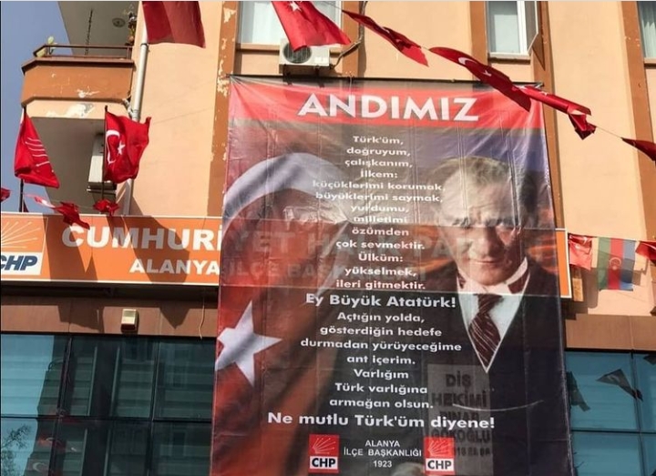 DANIŞTAY’IN ANDIMIZ KARARINA ALANYA CHP’DEN AFİŞLİ TEPKİ