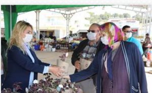 ALANYA BELEDİYESİ 800.YIL ANISINA ÇİÇEK DAĞITTI