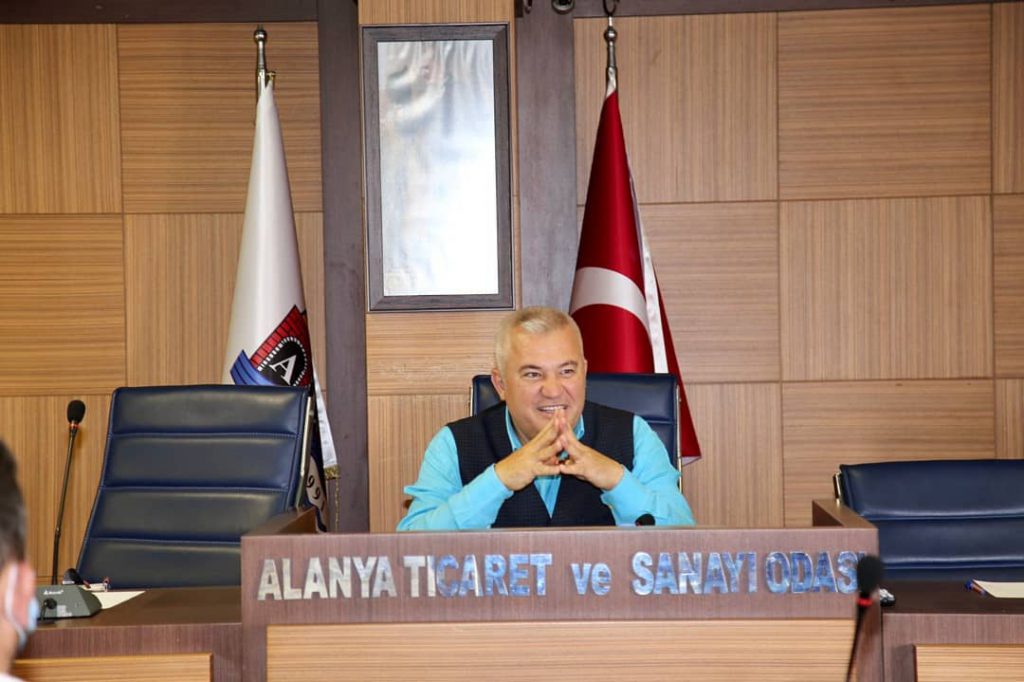 BAŞKAN ŞAHİN SU SPORCULARI İLE BİR ARAYA GELDİ