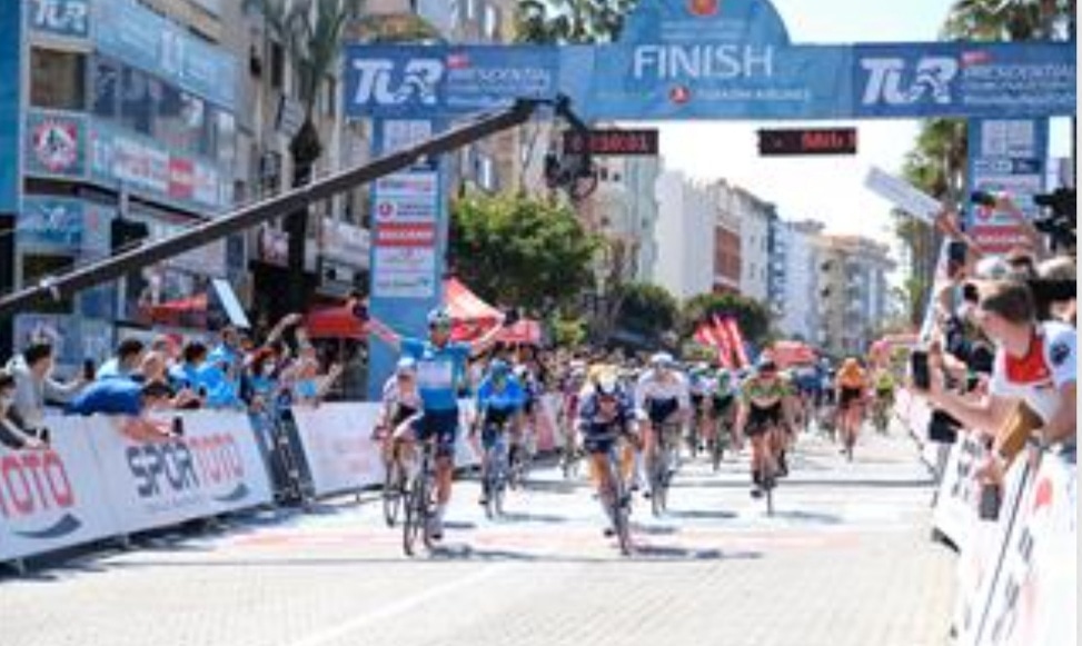 3. ETABINI MARK CAVENDISH KAZANDI