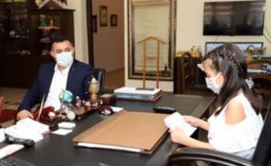 BAŞKAN YÜCEL’DE KOLTUĞU DEVRETTİ