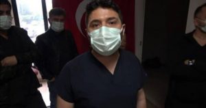 DOKTORU GÖZALTINA ALDIRAN SAVCIYA VATANDAŞTAN SERT TEPKİ