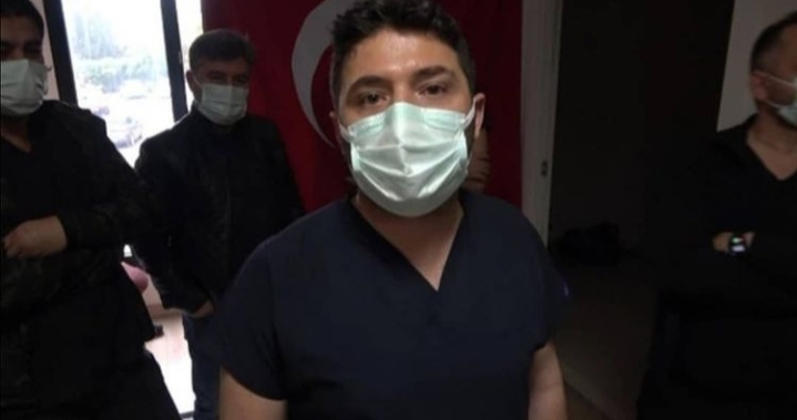 DOKTORU GÖZALTINA ALDIRAN SAVCIYA VATANDAŞTAN SERT TEPKİ