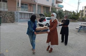 AK KADINLAR DURMAK BİLMİYOR