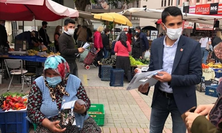 CHP’Lİ GENÇLİK VATANDAŞIN RAMAZANINI KUTLADI, İMSAKİYE DAĞITTI