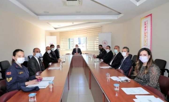 ÇOCUKLAR İÇİN TOPLANDILAR