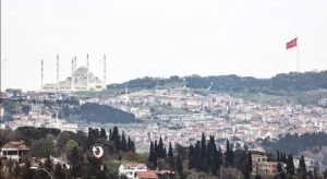 DEV TÜRK BAYRAĞI ÇAMLICA TEPESİNDE GÖNDERE ÇEKİLDİ