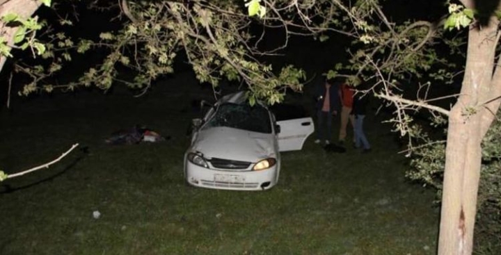 ŞARAMPOLE YUVARLANAN ARAÇTA 1 ÖLÜ 4 YARALI