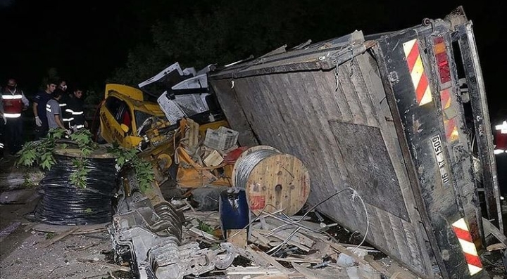 VİNÇ 11 ARACI BİÇTİ 4 ÖLÜ 4 YARALI