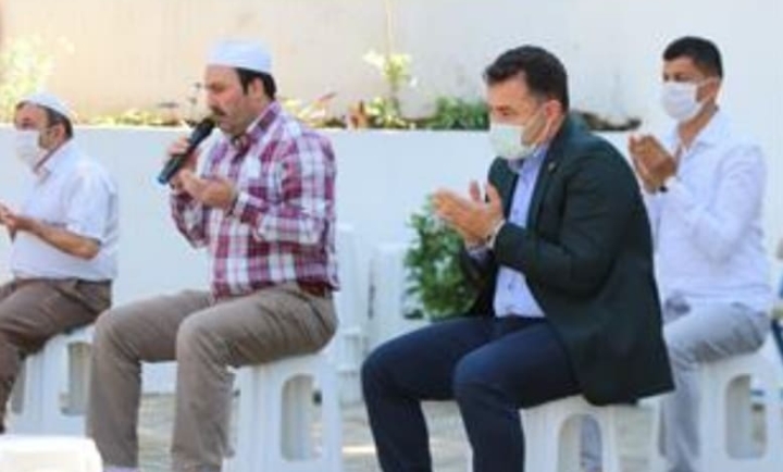 BAŞKAN YÜCEL’DEN BAYRAM ÖNCESİ ŞEHİTLİK ZİYARETİ