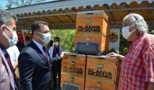 BAŞKAN YÜCEL’DEN ARICILARA BÜYÜK DESTEK 