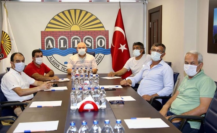 BAŞKAN ŞAHİN MUHTARLARIN SORUNLARINI DİNLEDİ