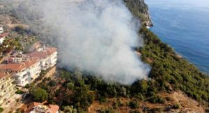 KALE’DE YANGININ ÖNÜNE GEÇİLEMİYOR