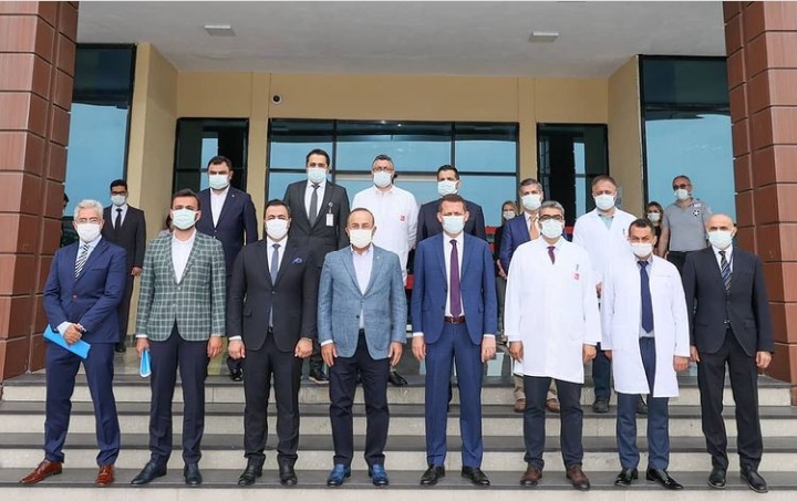 BAKAN ÇAVUŞOĞLU’NDAN HASTANE YÖNETİMİNE ZİYARET