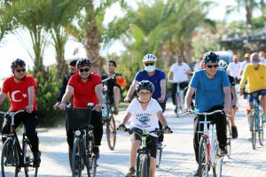 BAŞKAN YÜCEL BİSİKLET GÜNÜ’NDE HALKLA PEDAL ÇEVİRDİ