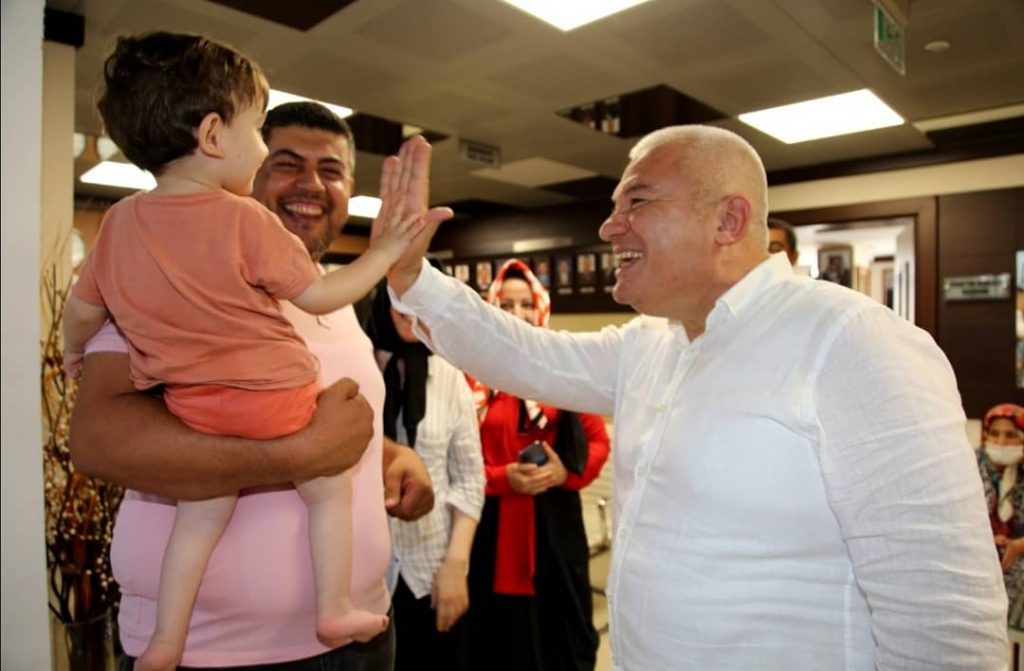 MİNİK AHMET’TEN MEHMET AMCASINA TEŞEKKÜR ZİYARETİ