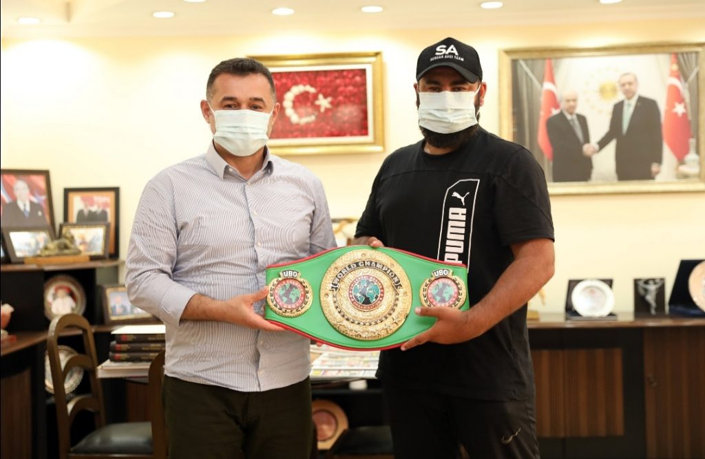 ŞAMPİYON BOKSÖR SÖZÜNÜ TUTTU