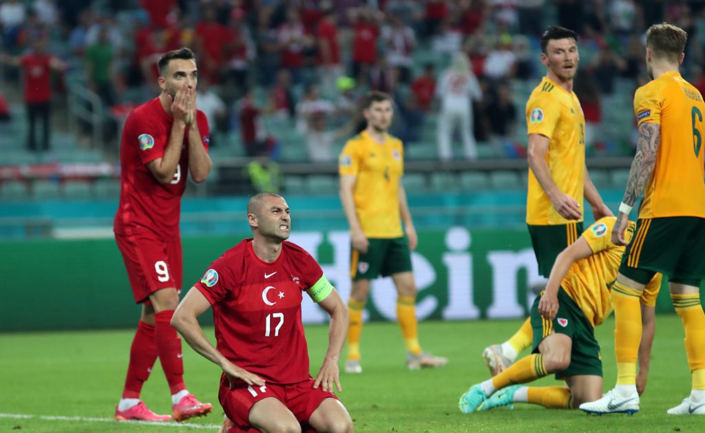 MİLLİLERİMİZ GRUPTAN ÇIKMA ŞANSINI ZORA SOKTU