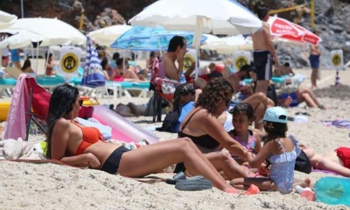 KISITLAMA KALKTI VATANDAŞLAR PLAJLARA AKIN ETTİ