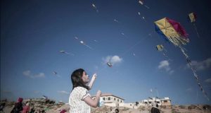 GAZZE’DE ÇOCUKLAR UÇURTMAYLA SAVAŞIN PSİKOLOJİK ETKİSİNDEN KURTULMAYA ÇALIŞTI