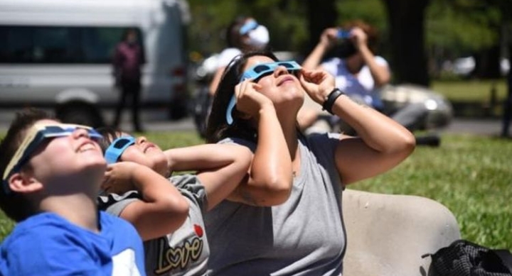 GÜNEŞ TUTULMASI GERÇEKLEŞİYOR