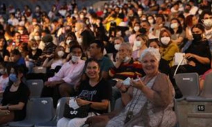 “ORHAN VELİ” SEYİRCİYİ BÜYÜLEDİ