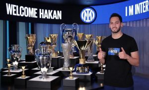 İNTER HAKAN ÇALHANOĞLU’NU RESMEN AÇIKLADI